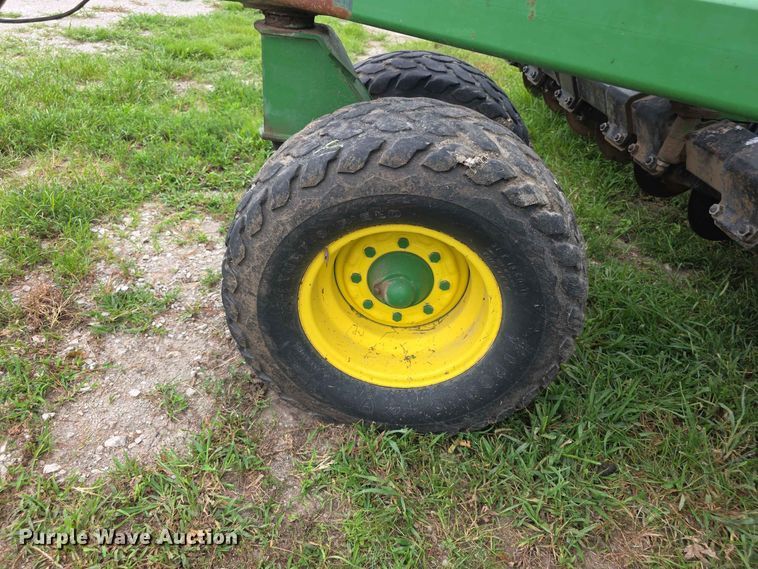 image for item EV2433 1995 John Deere 750 grain drill