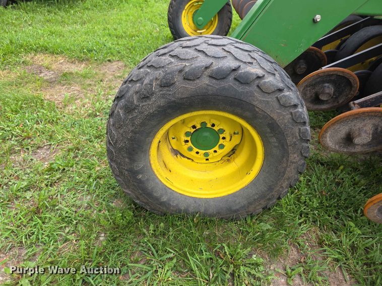 image for item EV2433 1995 John Deere 750 grain drill