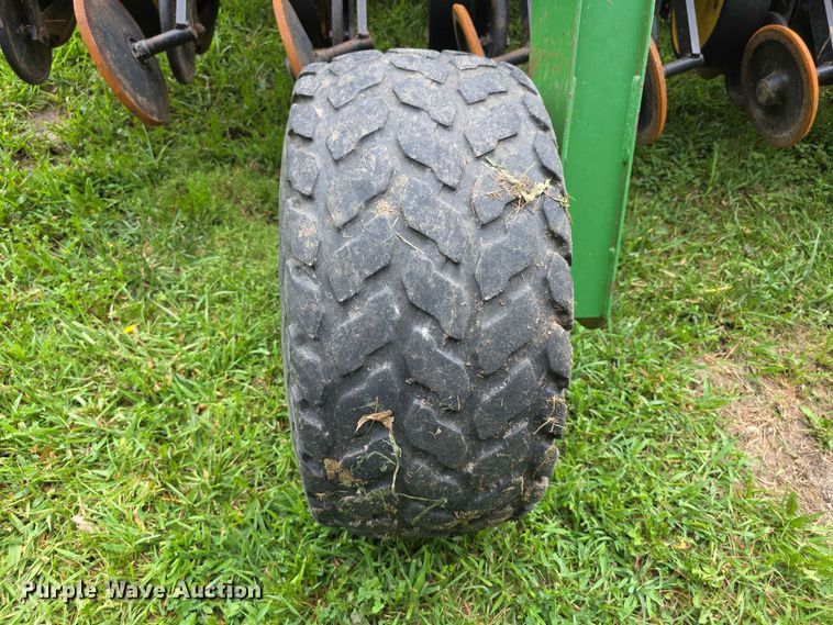 image for item EV2433 1995 John Deere 750 grain drill