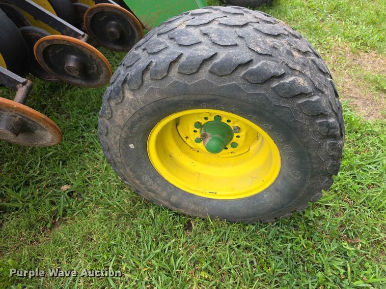 image for item EV2433 1995 John Deere 750 grain drill