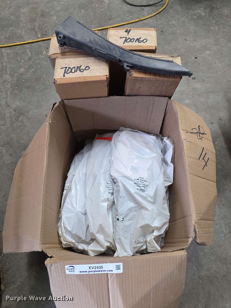 (14) Keeton, Kinze Short Low Profile WaveVision firmer tail and Kinze brackets
