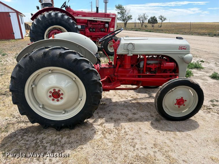 image for item EW2142 Ford tractor