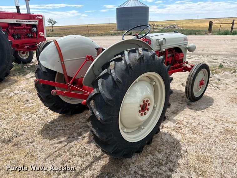 image for item EW2142 Ford tractor