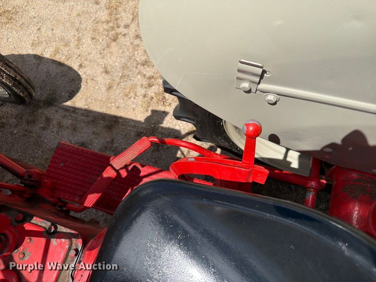 image for item EW2142 Ford tractor