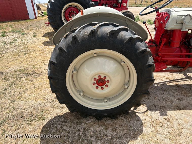 image for item EW2142 Ford tractor