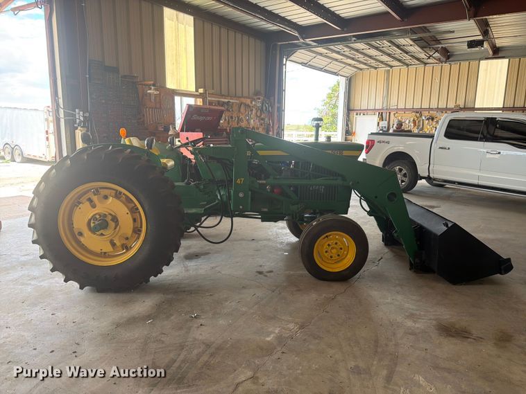 image for item EW2145 1966 John Deere 2020 tractor