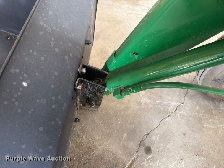 image for item EW2145 1966 John Deere 2020 tractor