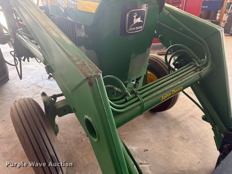 image for item EW2145 1966 John Deere 2020 tractor