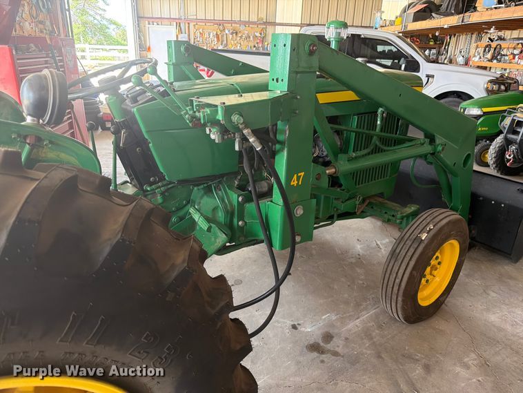 image for item EW2145 1966 John Deere 2020 tractor