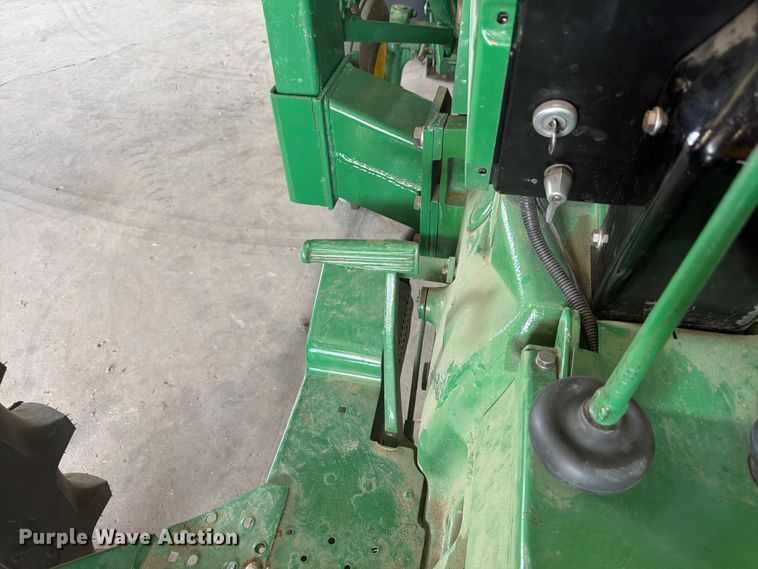 image for item EW2145 1966 John Deere 2020 tractor