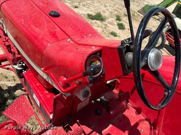 image for item EW2146 1965 International Harvester 1206 D tractor