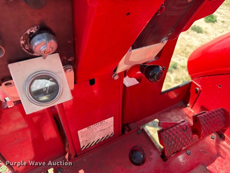 image for item EW2146 1965 International Harvester 1206 D tractor