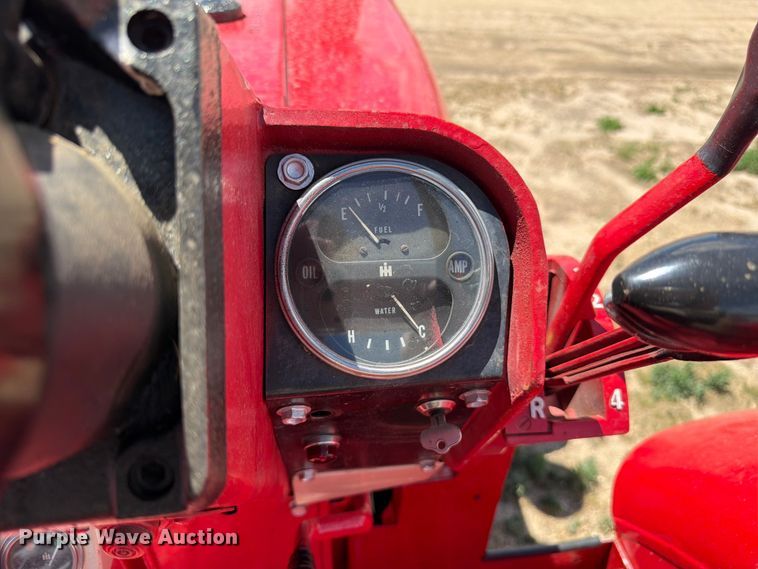 image for item EW2146 1965 International Harvester 1206 D tractor