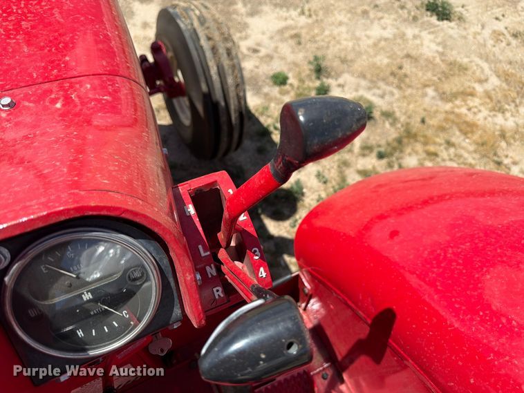 image for item EW2146 1965 International Harvester 1206 D tractor