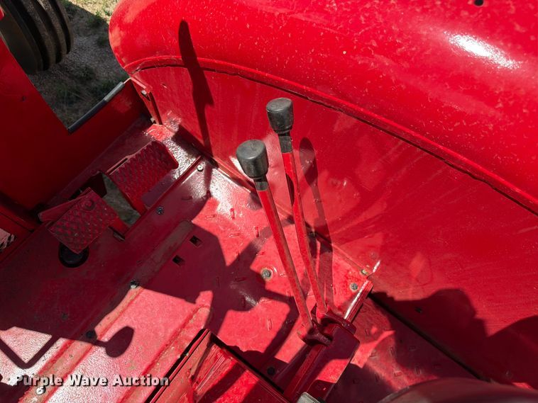 image for item EW2146 1965 International Harvester 1206 D tractor