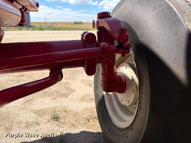 image for item EW2146 1965 International Harvester 1206 D tractor