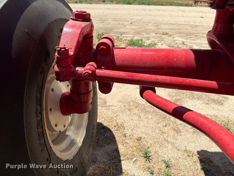 image for item EW2146 1965 International Harvester 1206 D tractor