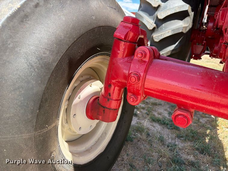 image for item EW2146 1965 International Harvester 1206 D tractor