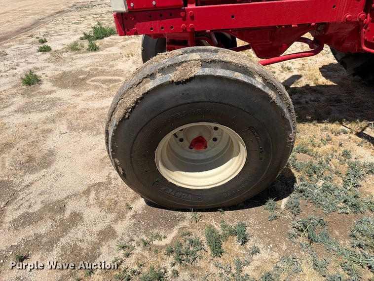 image for item EW2146 1965 International Harvester 1206 D tractor