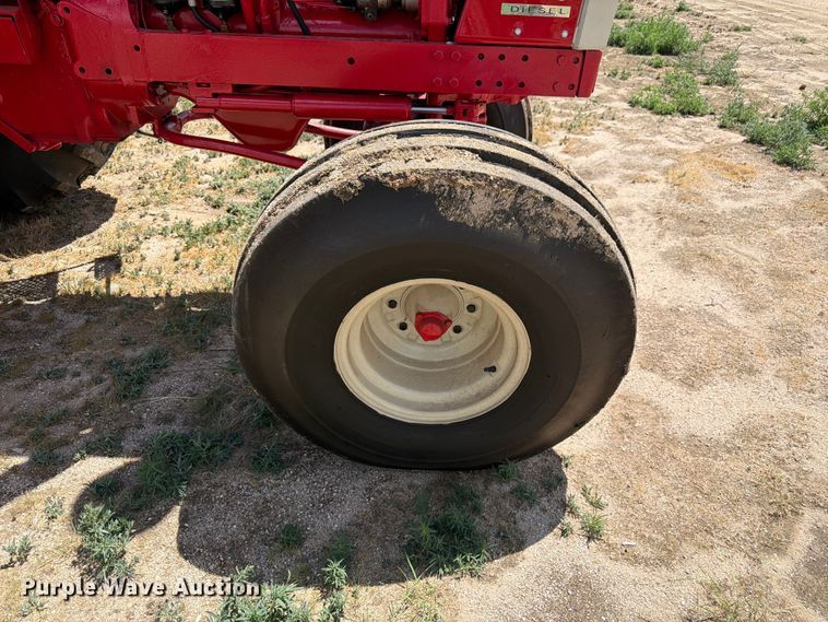 image for item EW2146 1965 International Harvester 1206 D tractor