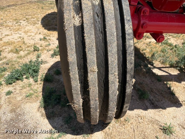 image for item EW2146 1965 International Harvester 1206 D tractor