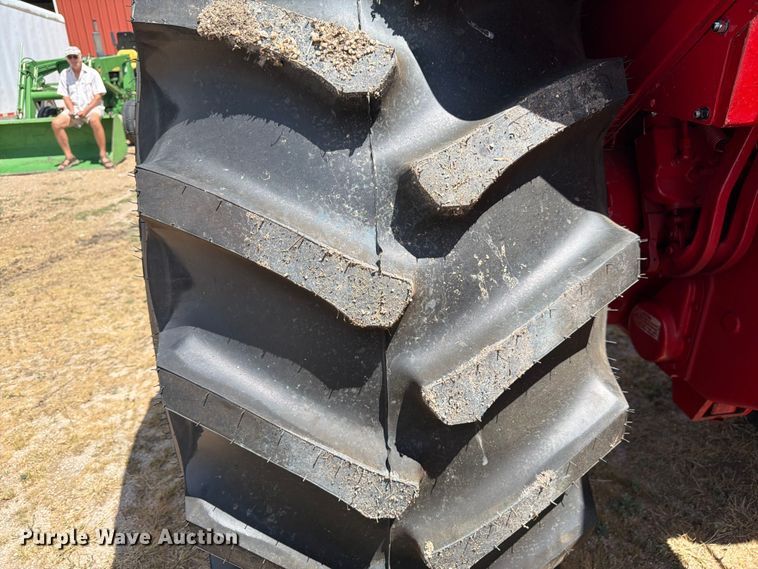 image for item EW2146 1965 International Harvester 1206 D tractor