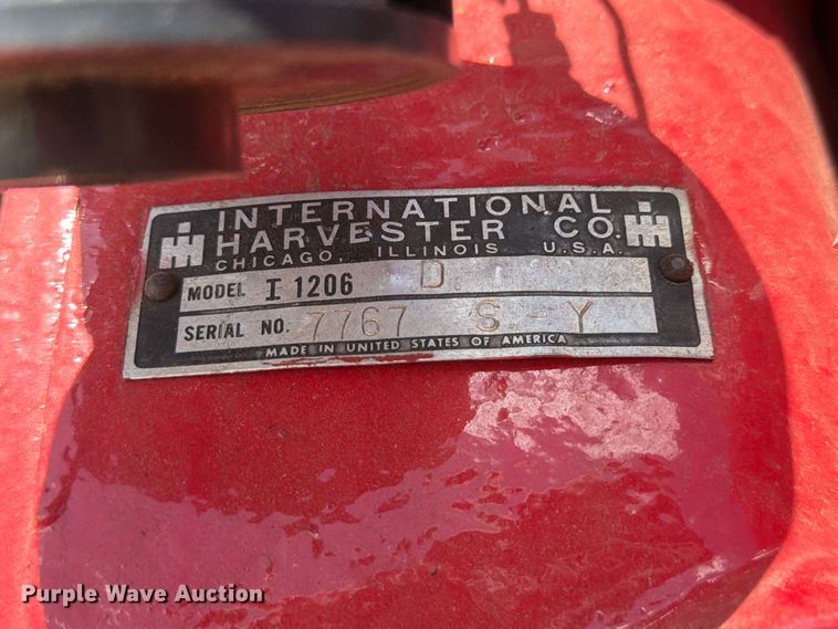 image for item EW2146 1965 International Harvester 1206 D tractor