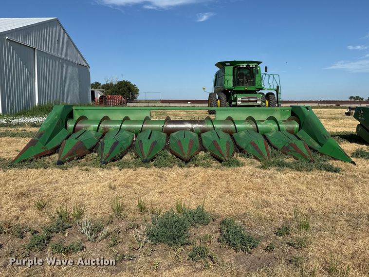 image for item EW4143 John Deere 853A all-crop head