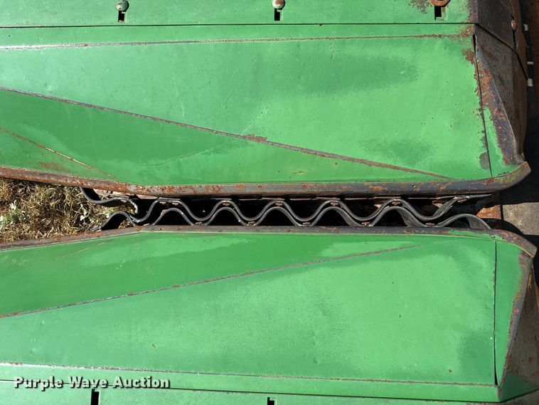 image for item EW4143 John Deere 853A all-crop head