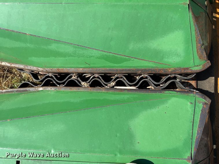 image for item EW4143 John Deere 853A all-crop head