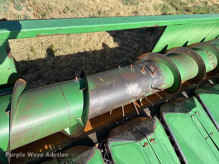 image for item EW4143 John Deere 853A all-crop head