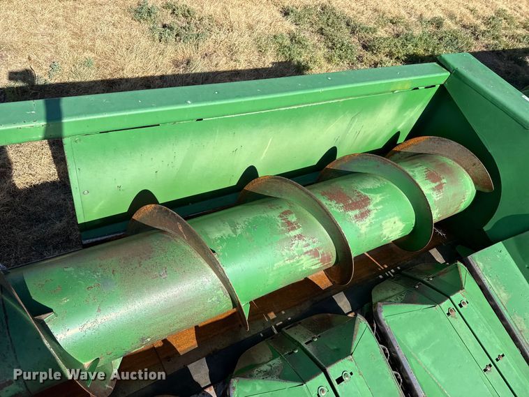 image for item EW4143 John Deere 853A all-crop head