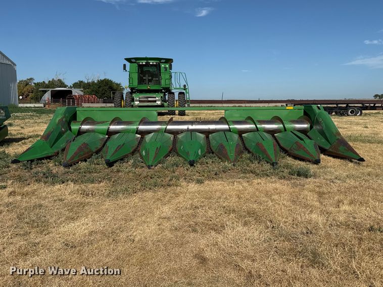 image for item EW4144 John Deere 853A all-crop head