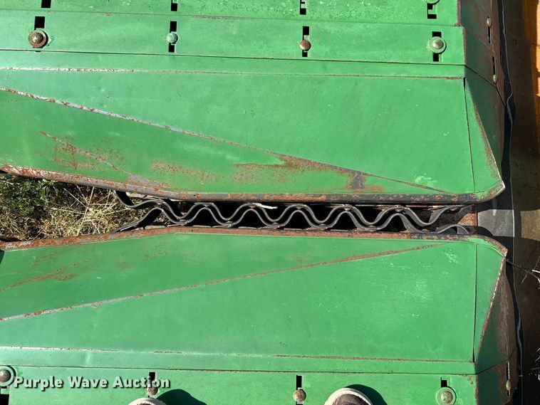 image for item EW4144 John Deere 853A all-crop head