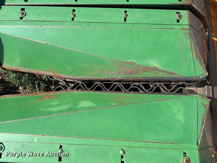 image for item EW4144 John Deere 853A all-crop head