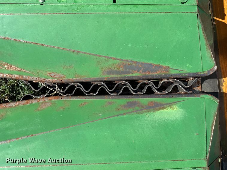 image for item EW4144 John Deere 853A all-crop head