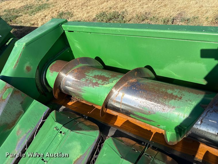 image for item EW4144 John Deere 853A all-crop head