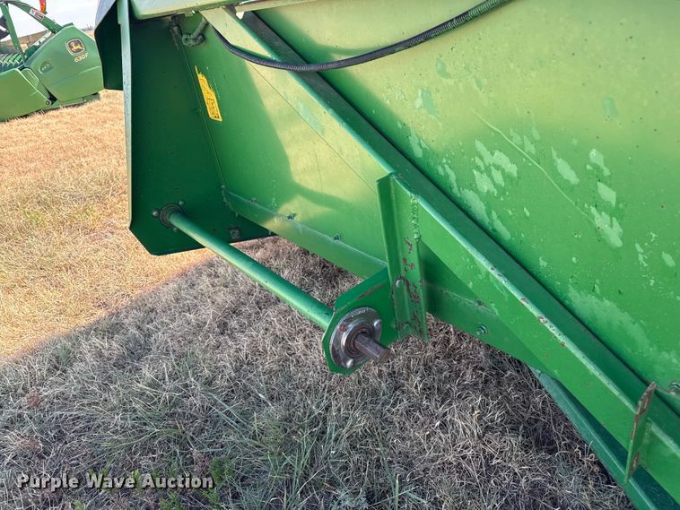 image for item EW4144 John Deere 853A all-crop head