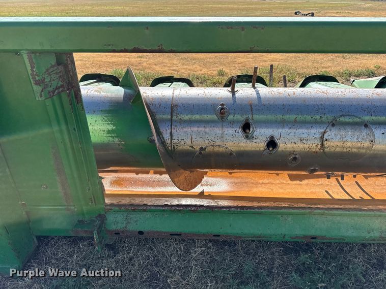 image for item EW4144 John Deere 853A all-crop head
