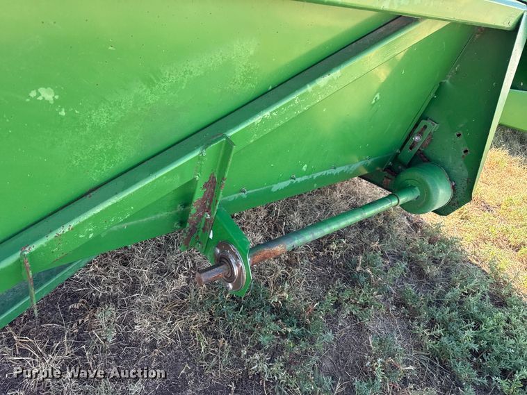 image for item EW4144 John Deere 853A all-crop head