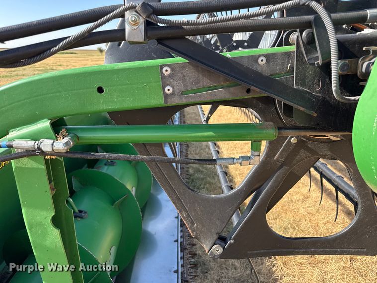 image for item EW4146 John Deere 630F HydraFlex flex head