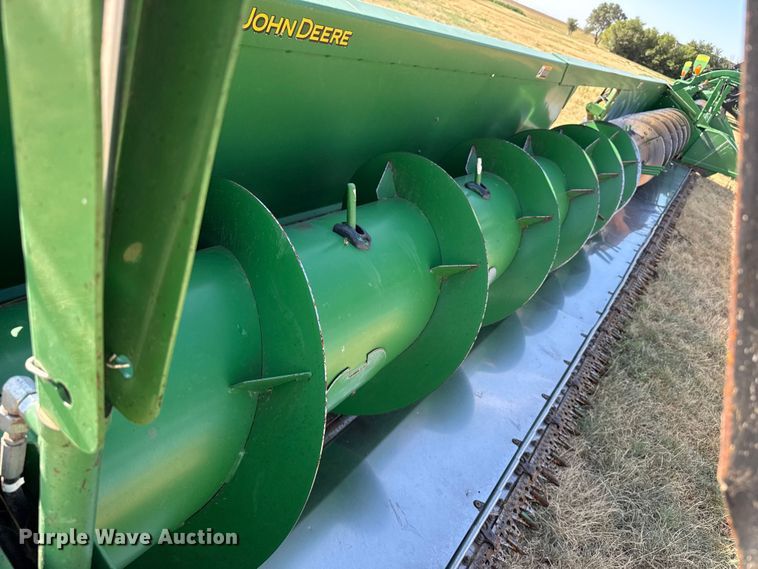 image for item EW4146 John Deere 630F HydraFlex flex head