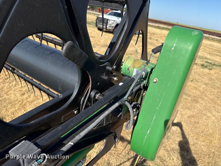 image for item EW4146 John Deere 630F HydraFlex flex head