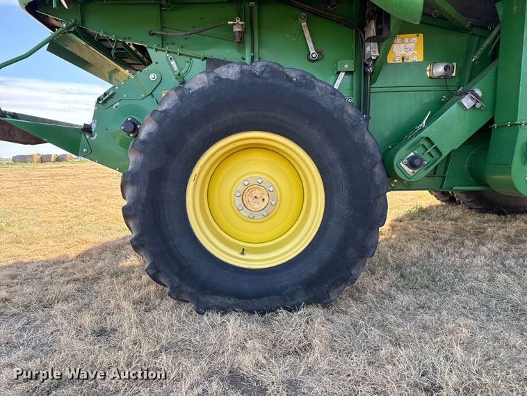 image for item EW4148 2005 John Deere 9760 STS combine