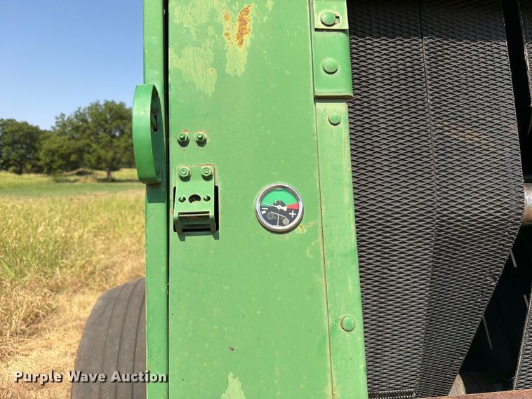 image for item EW8629 2007 John Deere 568 Megawide Plus round baler