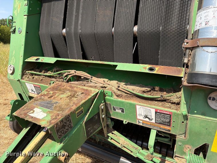 image for item EW8629 2007 John Deere 568 Megawide Plus round baler