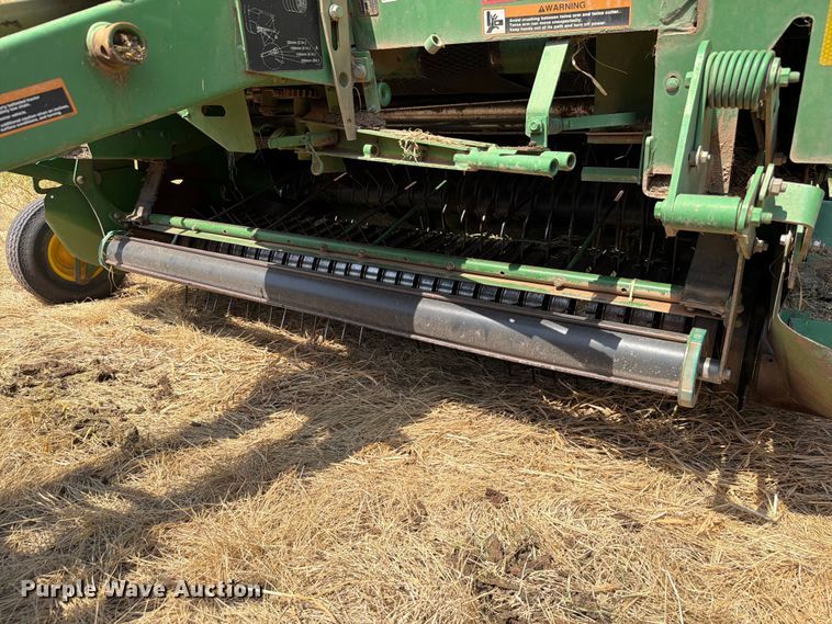 image for item EW8629 2007 John Deere 568 Megawide Plus round baler