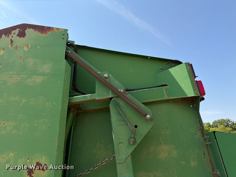 image for item EW8629 2007 John Deere 568 Megawide Plus round baler