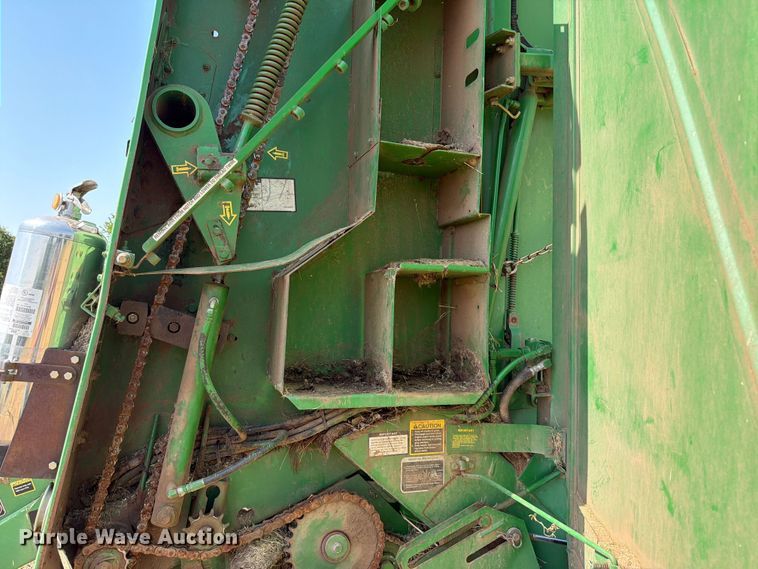 image for item EW8629 2007 John Deere 568 Megawide Plus round baler