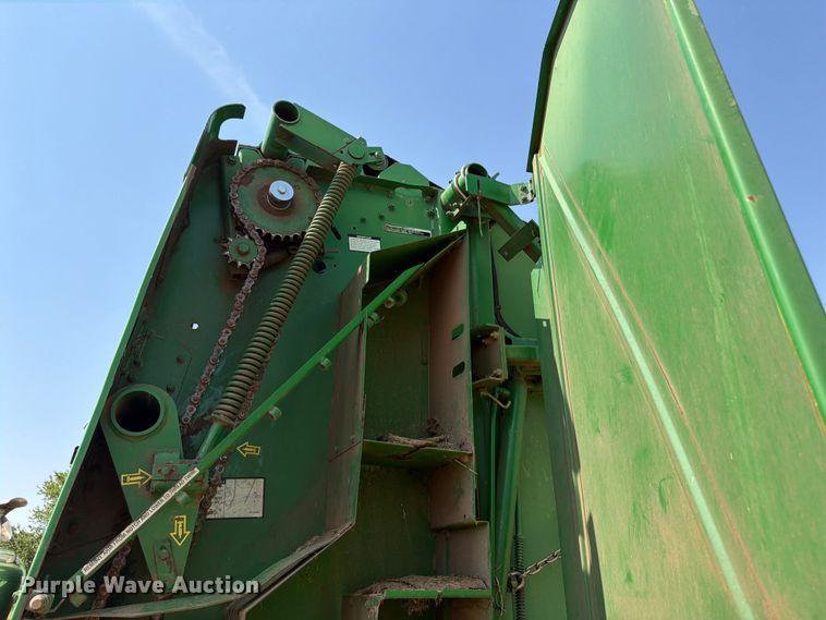 image for item EW8629 2007 John Deere 568 Megawide Plus round baler